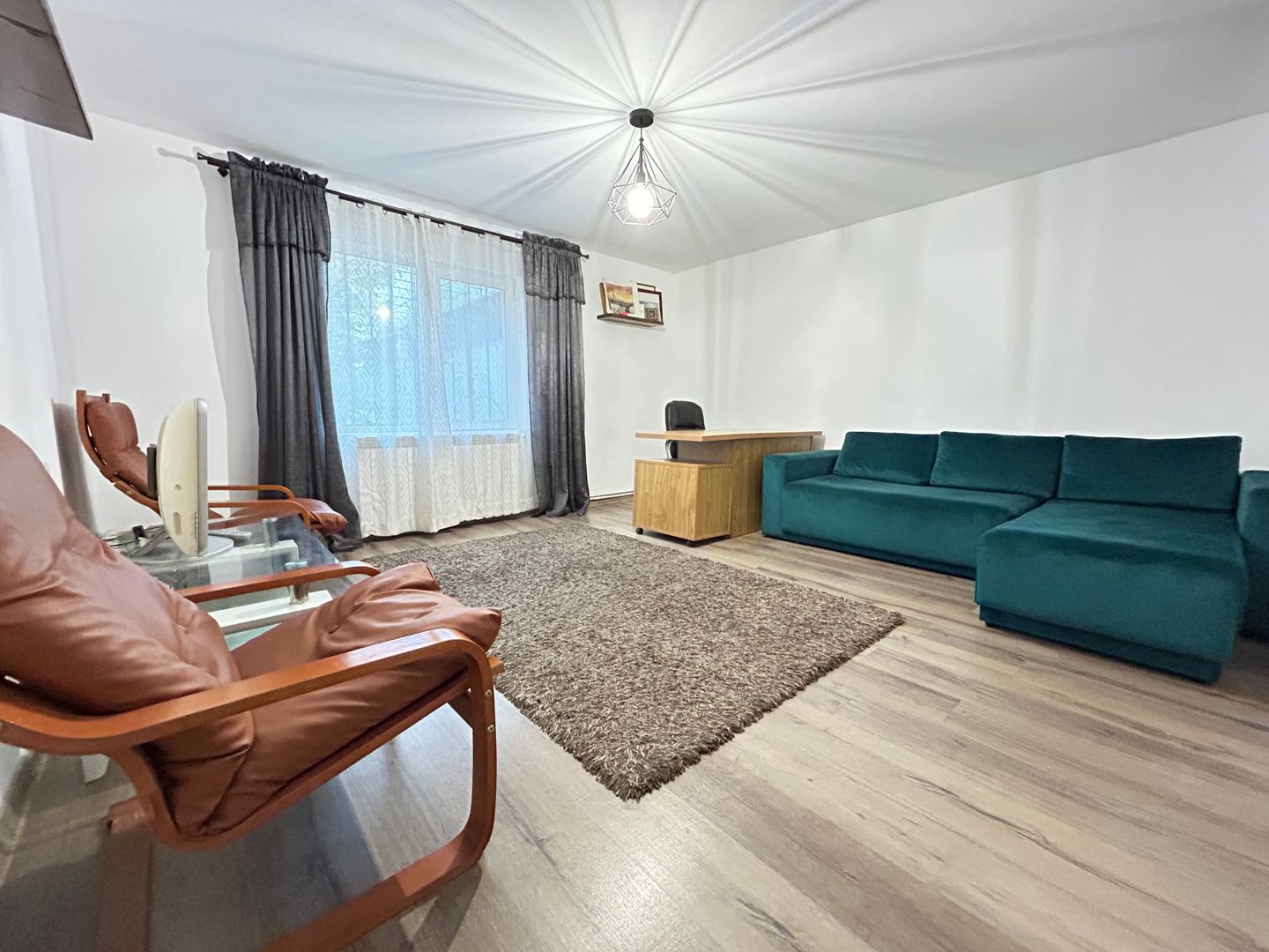 Casa P+1 din BCA ideala pentru o familie antreprenoare – Pecineaga - Poză 1
