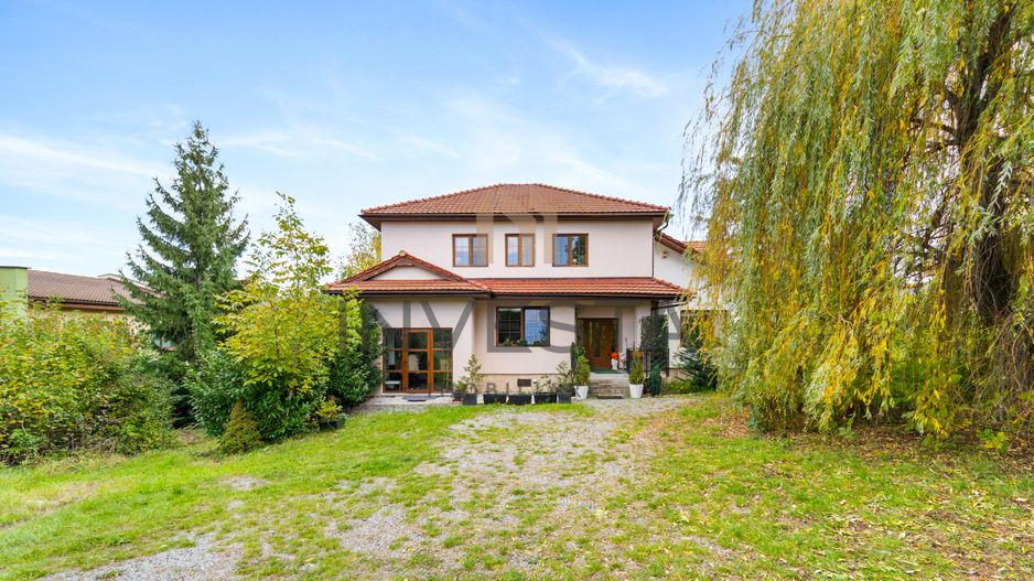 Resedinta impunatoare cu teren generos de 2.012 mp in Buna Ziua! - Poză 12