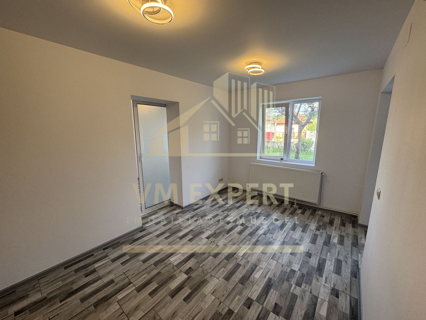 SPAȚU COMERCIAL 34 MP CAMPULUNG VIZAVI DE CENTRU MEDICAL CLUBUL SANATĂȚII - Poză 11