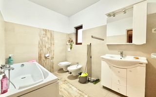 VILĂ DEOSEBITĂ ÎN CARTIERUL PLANETELOR, GIROC – ZONĂ REZIDENȚIALĂ LINIȘTITĂ - Poză 18