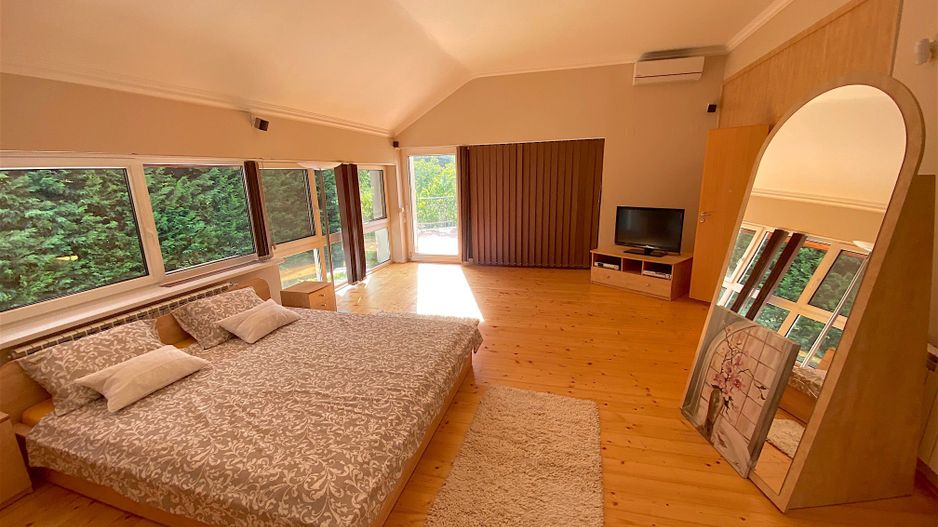 Generoasa si spatioasa - Poză 37