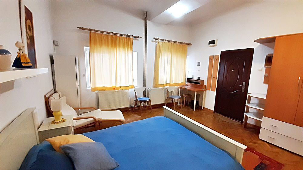 Garsoniera in Centrul Istoric langa Piata Sfatului 250 euro - Poză 6