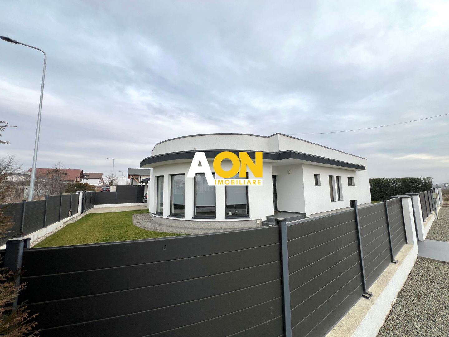 Casa individuala superfinisata, 3 camere, 2 bai,  498mp teren - Poză 2