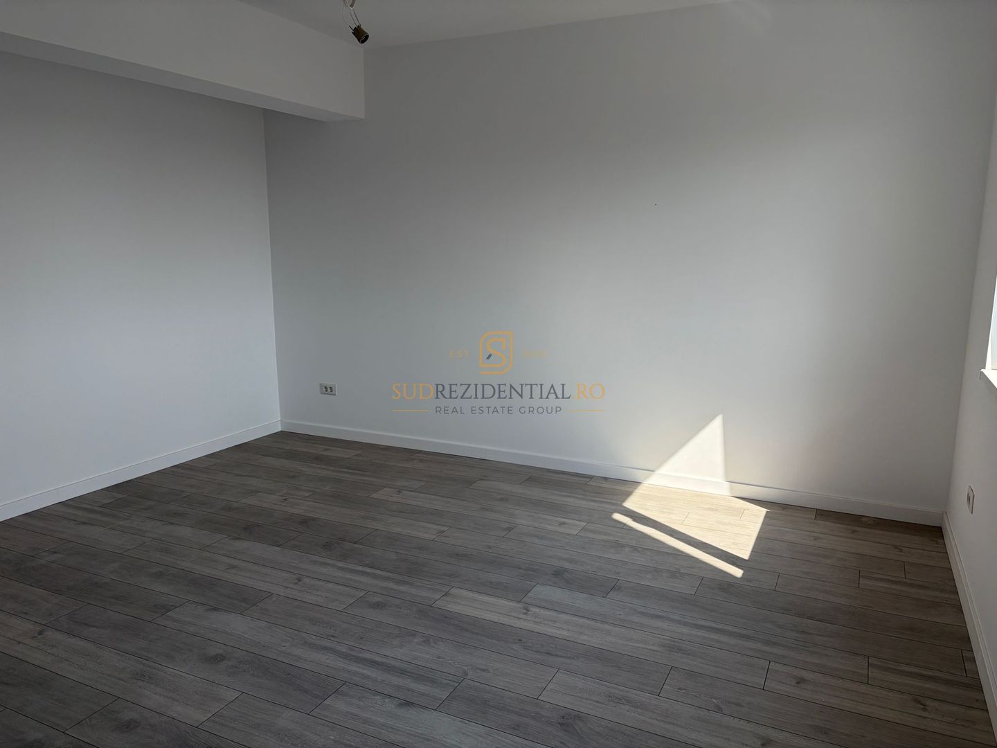 Apartament 2 camere, decomandat, parcare, 10 min de Metrou Berceni - Poză 4