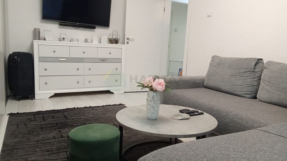 3 camere Mega Mall mobilat si utilat modern - Poză 1