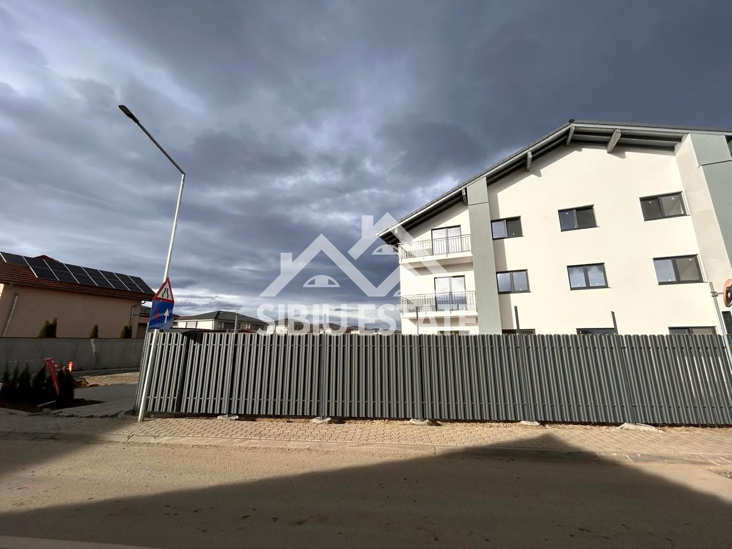 Investiția perfectă: apartament modern cu 2 camere si balcon în Șelimbăr - Poză 1