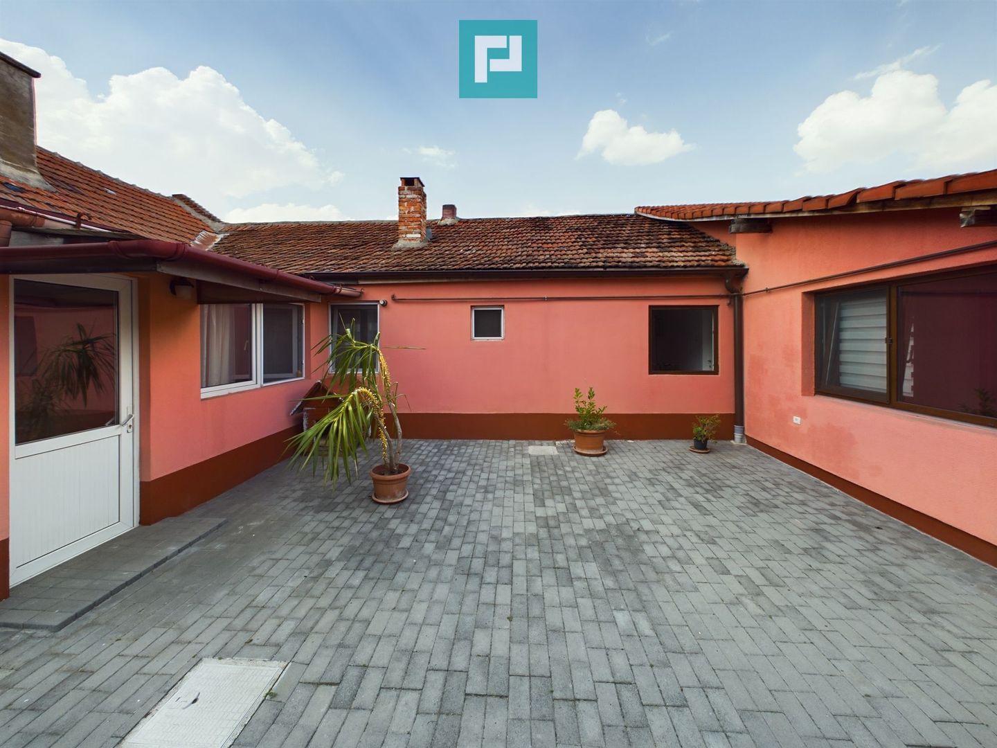 Casă cu 7 camere și 2 băi in Grădiște - Poză 19