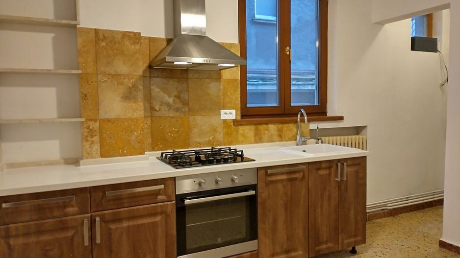 De inchiriat spatiu/ apartamnet 3 camere pe strada Roma - Poză 12