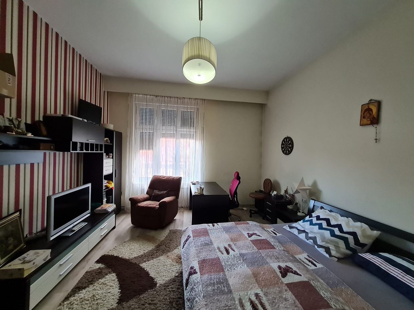 Vila generoasa,destinatii multiple - Poză 2