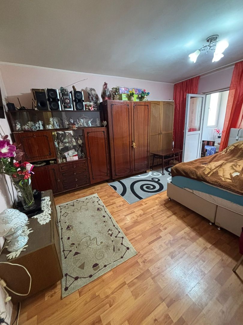 Apartament cu 3 camere de vanzare în Cugir - Poză 3