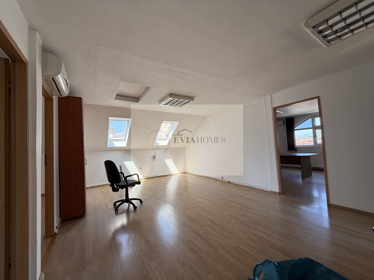 Casa individuala spatioasa, curte si parcare/zona Semicentrala - Poză 3