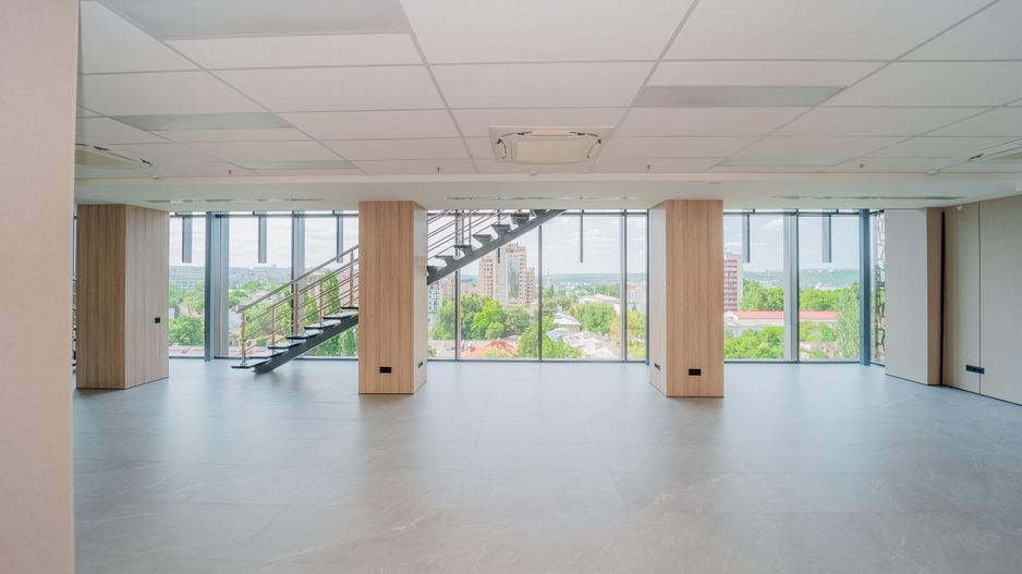 SPRE CHIRIE SPAȚIU COMERCIAL PENTRU BIROU | OFICIU 140 m2 Premium Location Bussines | Chișinău ,Centru ,Str.Bul.Ștefan Cel Mare și Sfânt , 115/1 - Poză 4