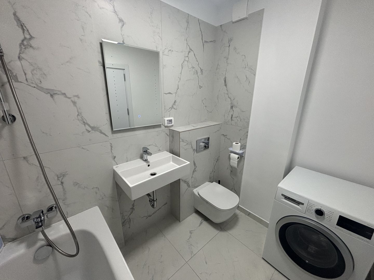 Chirie 2 Camere GranVia Lake View - Terasă cu vedere la Lac - Poză 12