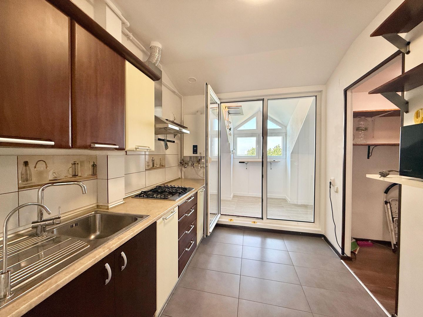 COSMOPOLIS - Apartament cu 2 camere si 2 terase, mobilat si utilat. - Poză 9