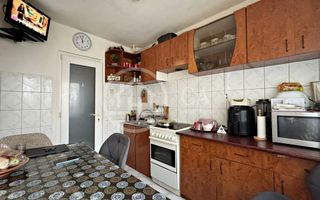 Apartament cu 3 camere de vanzare in zona Rogerius, Oradea - Poză 7