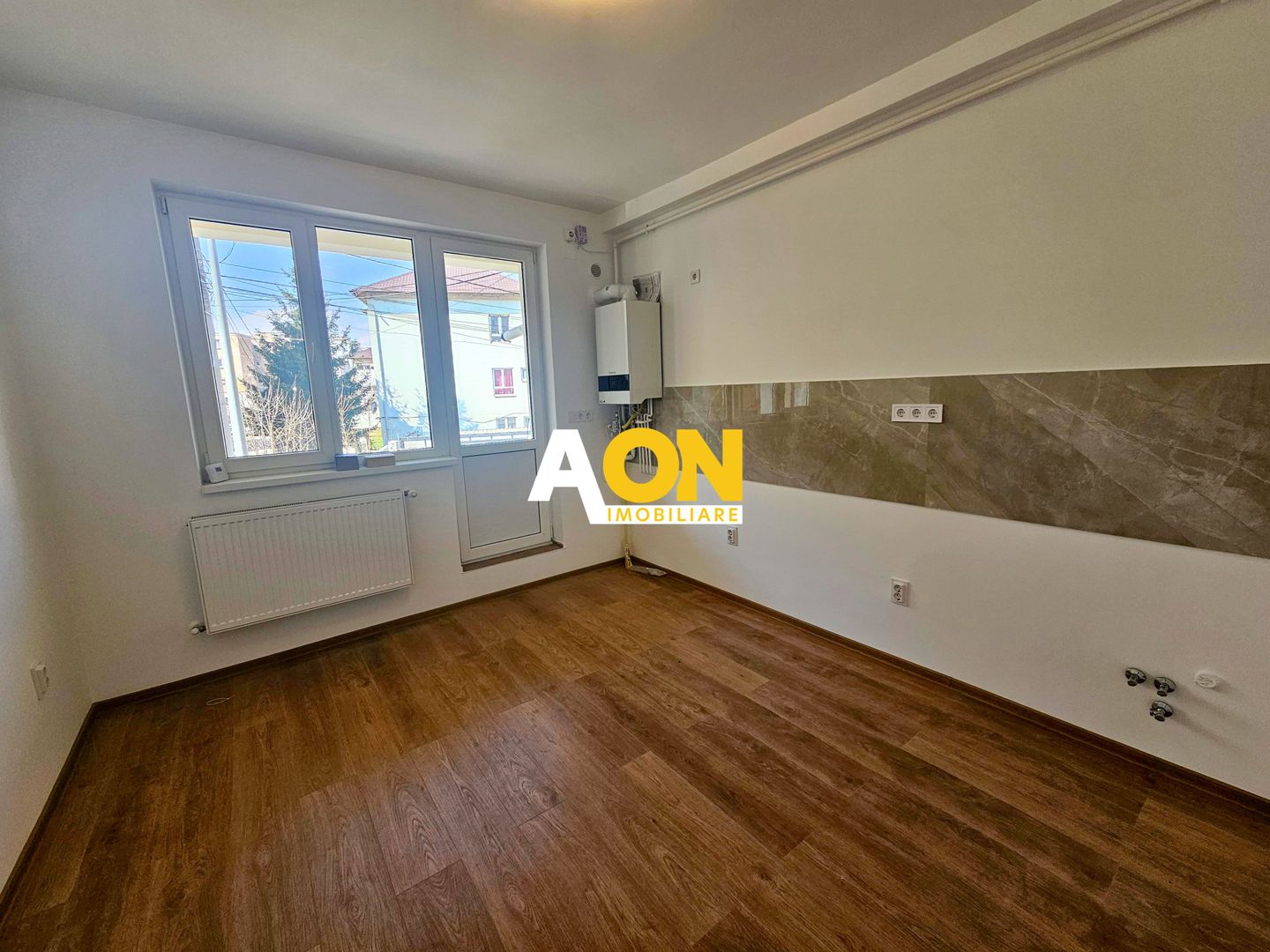 Apartament cu o camera, 40 mp utili + balcon 10 mp, etaj 1, Cetate - Poză 3
