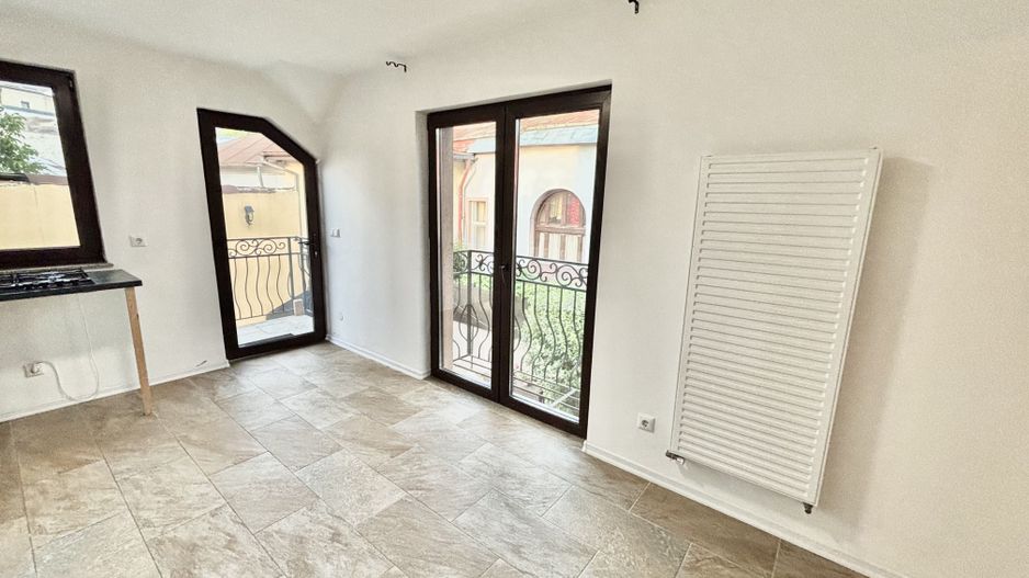 Apartament 3 Camere Spațios, Mobilat,  Curte și Balcon [ Zona Centrala ] - Poză 3