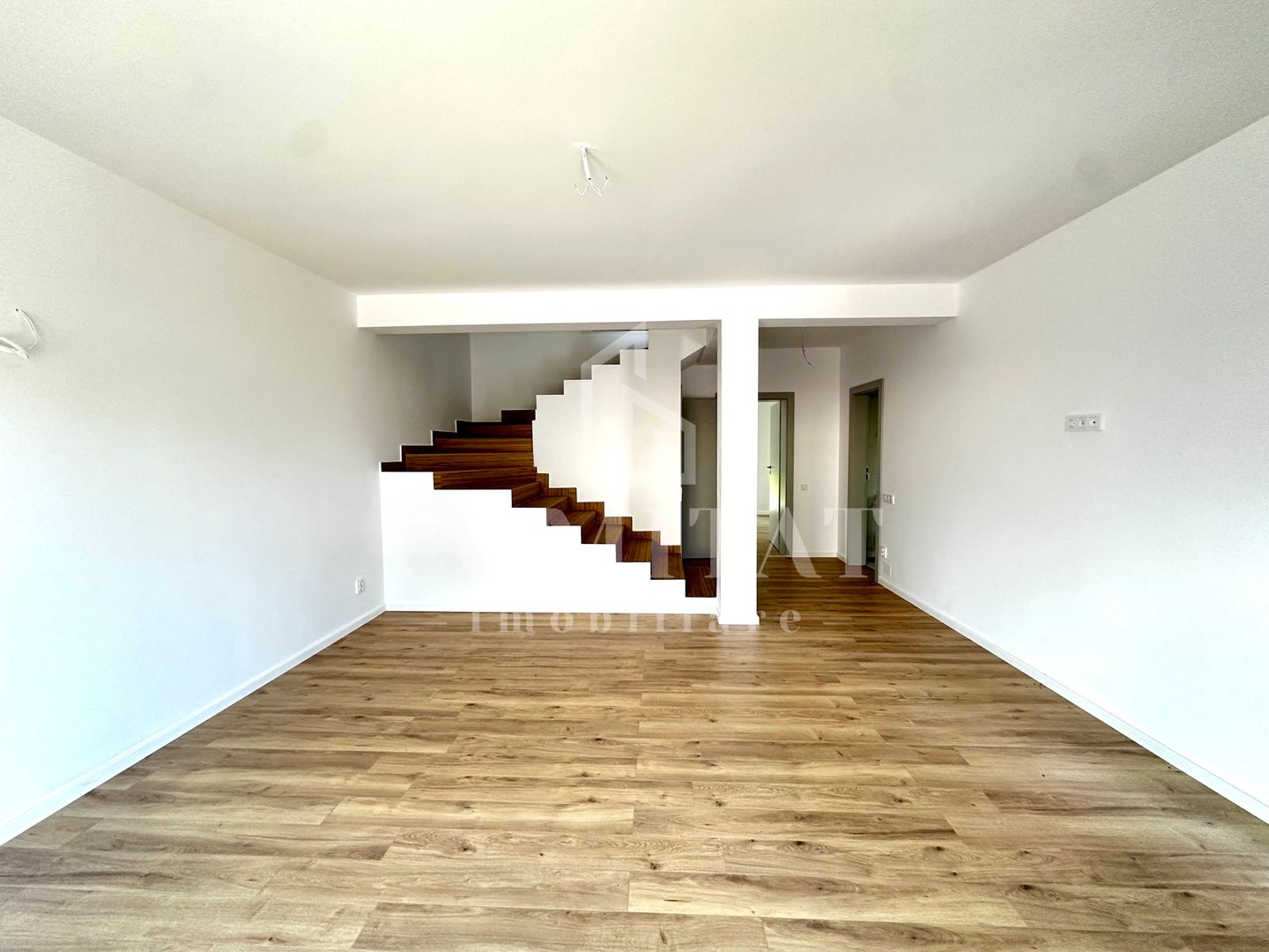 Duplex finisat | 2 locuri de parcare | Zona Tineretului - Poză 1
