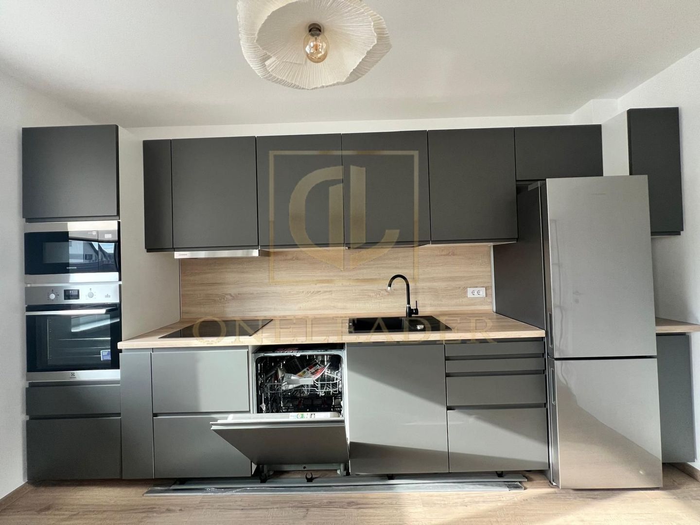 Apartament 2 Camere | Coresi | Parcare Inclusă - Poză 2