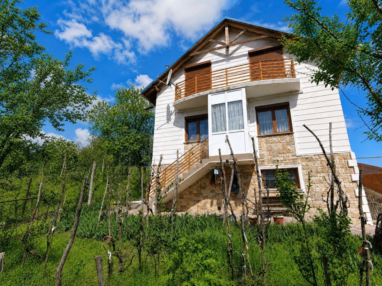 Casă generoasă cu 2 Nivele și confort modern – 10 Ari, Băcioi (sat Frumușica) - Poză 3
