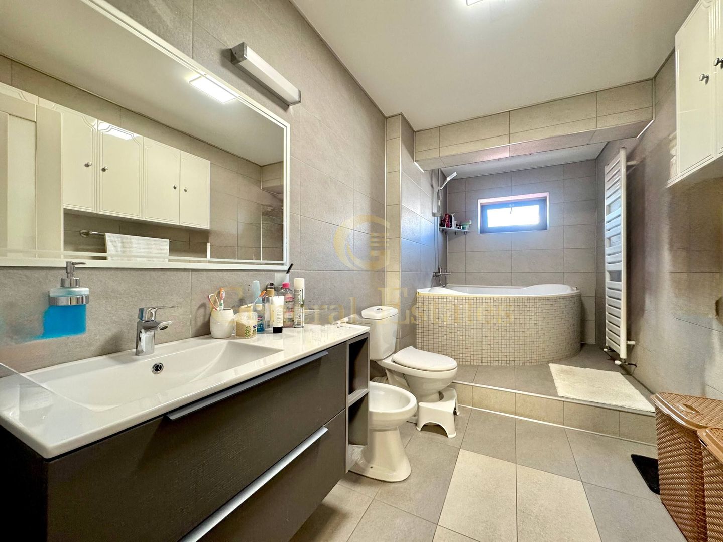 Vânzare apartament cu 3 camere - 130 m.p - în Zona CUG, Iași. - Poză 20