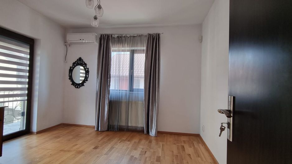 Casă individuală 4 camere - Poză 1
