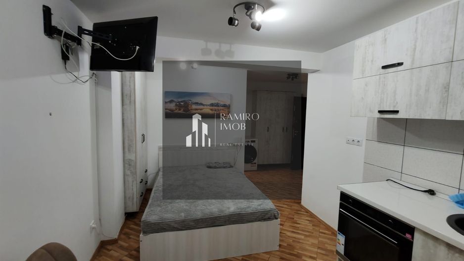 GARSONIERA 30MP, EROII REVOLUTIEI - Poză 5