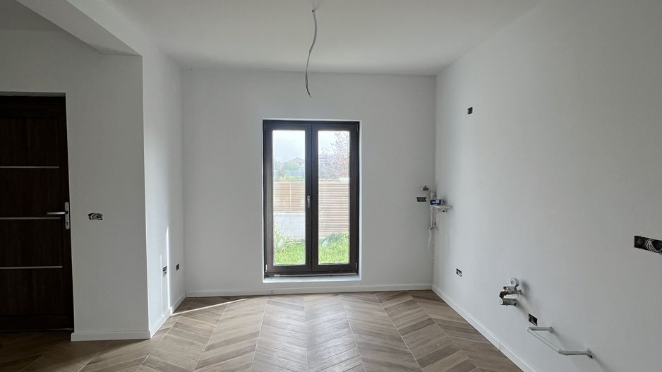Vila 4 camere Dumbravita - Poză 3