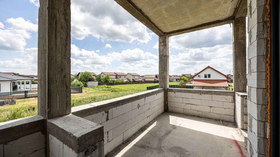 PROPRIETATE VÂNDUTĂ! Vilă spațioasă– Via Carmina, Arad. - Poză 3