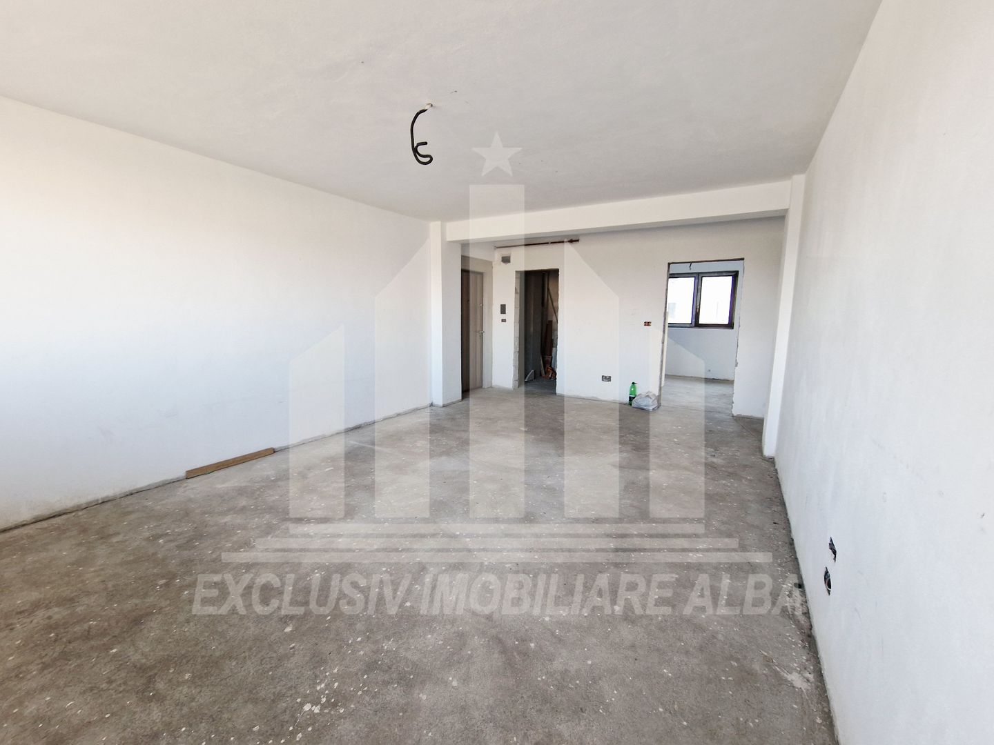 Apartament cu 3 camere, bloc nou, Cetate - Micesti - Poză 1