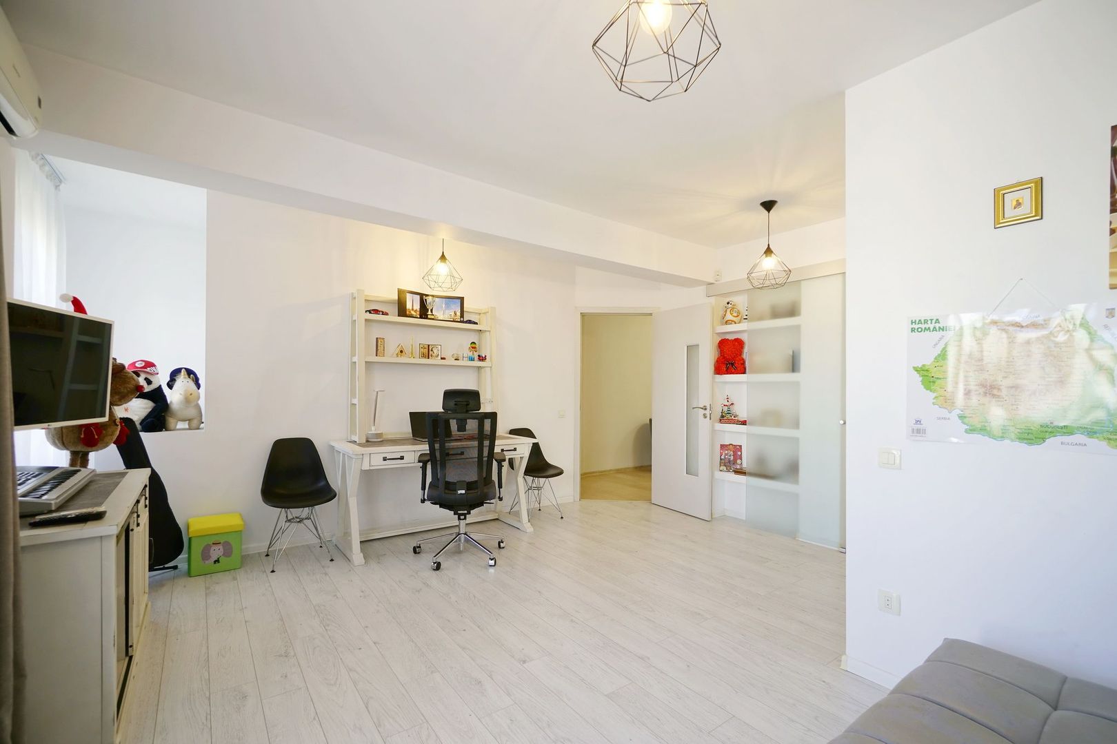 Ideal gradinita P+2, 8 cam, 6 dormt 6 bai, 3 garaje teren 650 mp, - Poză 10