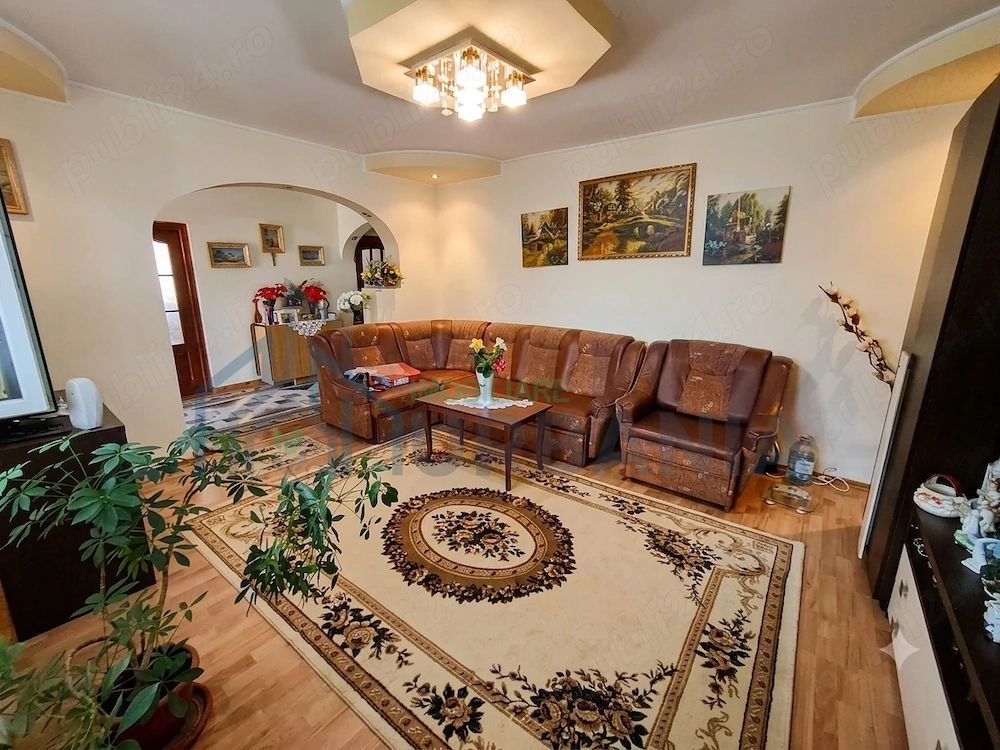 Casă spațioasă de vânzare, 220 mp, teren 700 mp, Horpaz – ideală pentru două familii - Poză 1