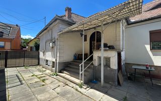 Casa in Piata Cluj, P+Demisol, curte comuna - Poză 1