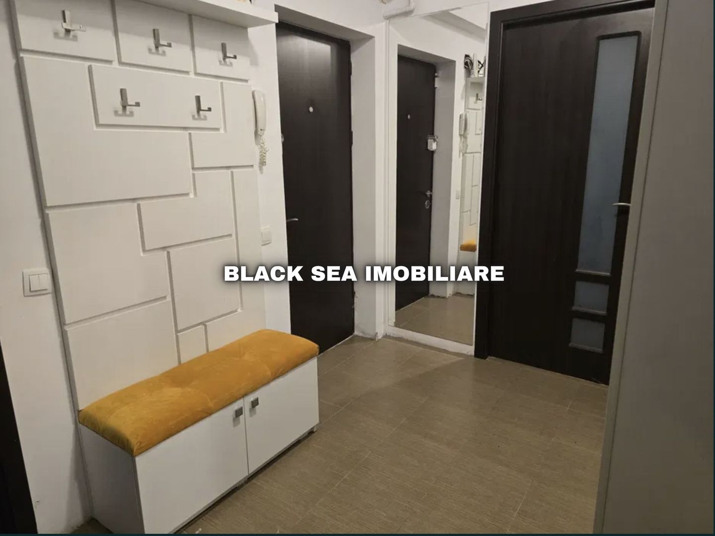 Apartament 3 camere, 61 mp, la 5 minute de Plaja Gaia - Faleza Nord - Poză 2