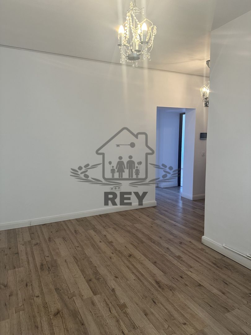 Imobil 3 niveluri, renovat, cu spațiu comercial si 2 ap.- Bd. Victoriei - Poză 2