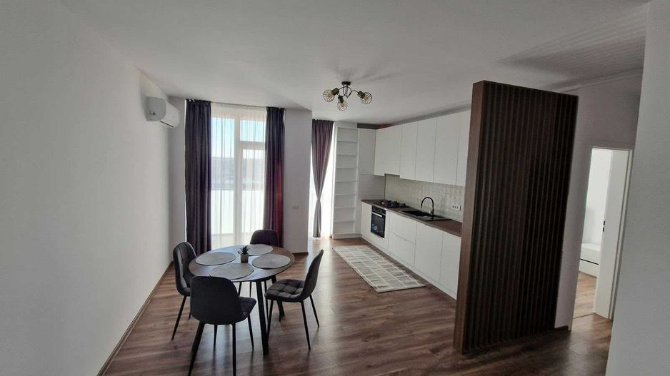 Proprietar inchiriez apartament 2 camera decomandat si loc de parcare - Poză 1