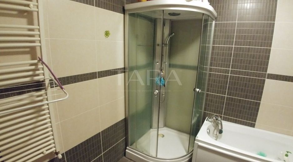 Apartament pe două niveluri cu garaj și parcare. - Poză 8