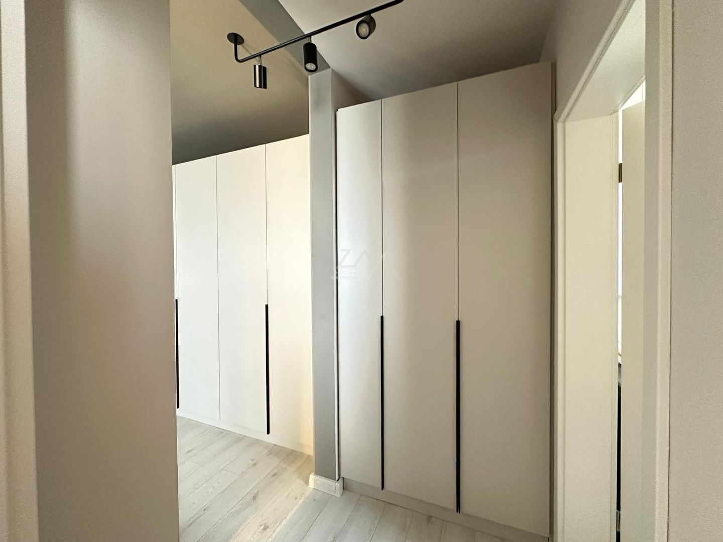 Mobilat si utilat. Loc parcare. - Poză 14