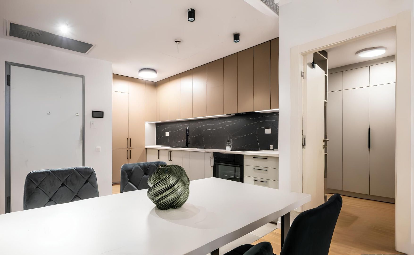 Apartament High End 2 camere Upsite I Loc de parcare si boxa - Poză 2