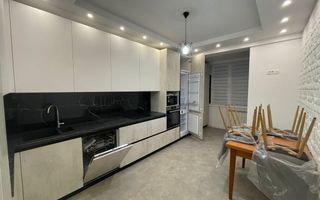Chirie, apartament, 3 camere, strada Calea Ieşilor, Sculeni - Poză 1