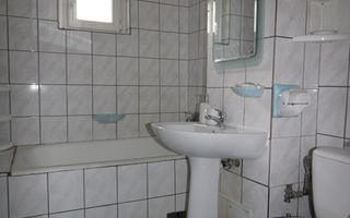 Apartament 3 camere, decomandat, 2 bai, zona Aradului - Poză 6