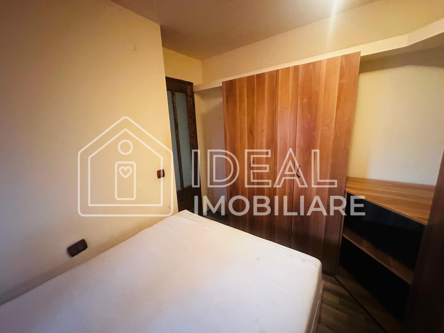 Apartament cu 3 camere la mansarda, in zona Terezian - Poză 5