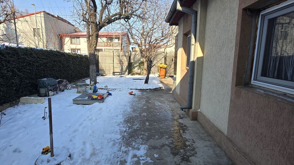 TEREN 300MP cu construcție existenta-Voluntari Str.Sihlea zona case - Poză 1