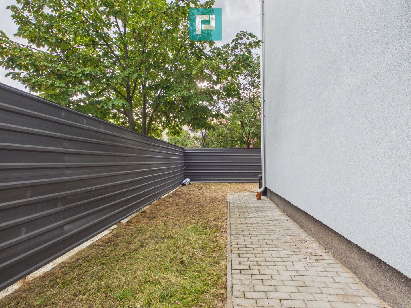 Apartament cu 3 camere si curte in Alfa - Poză 7
