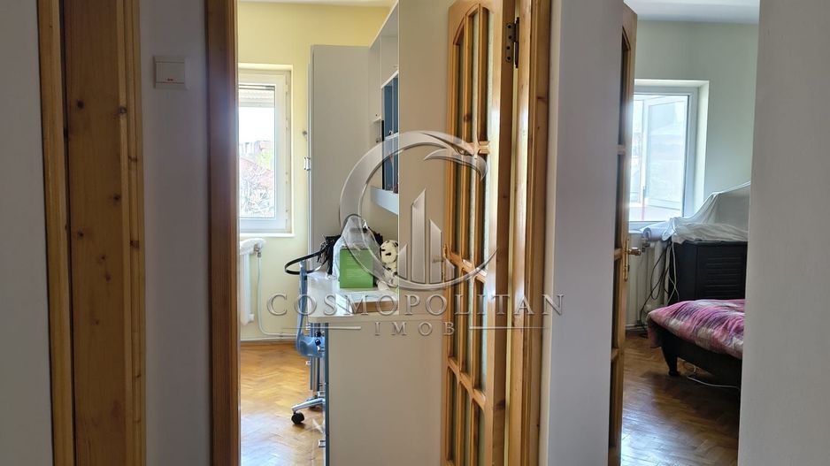 Apartament cu 3 camere Zona centrala Str. Bucegi Liceul de Arte etaj 3 , 2 balc - Poză 3