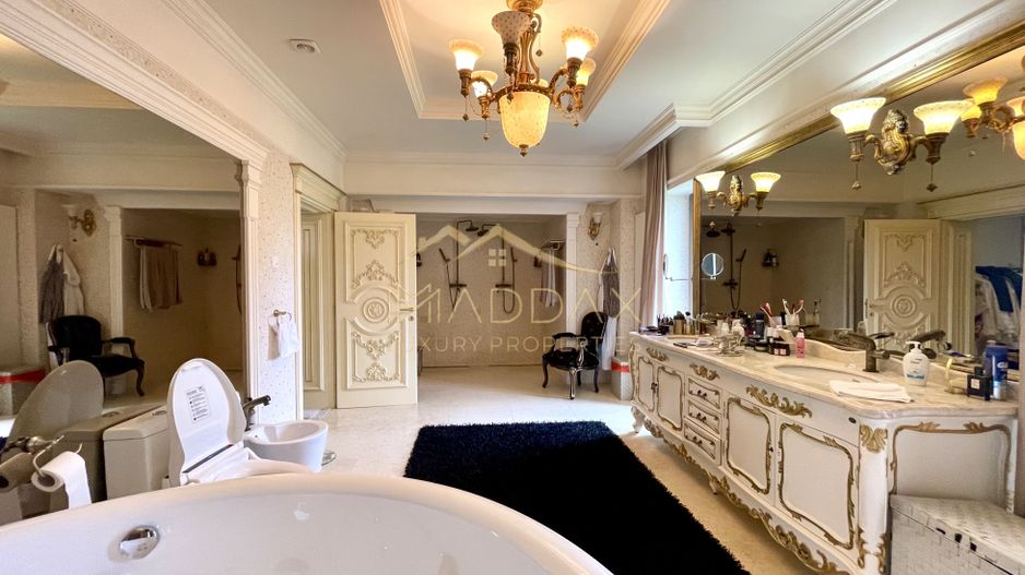 Impressive Villa *1500 SQM usable* 2613 SQM land / Open to the lake - Poză 22