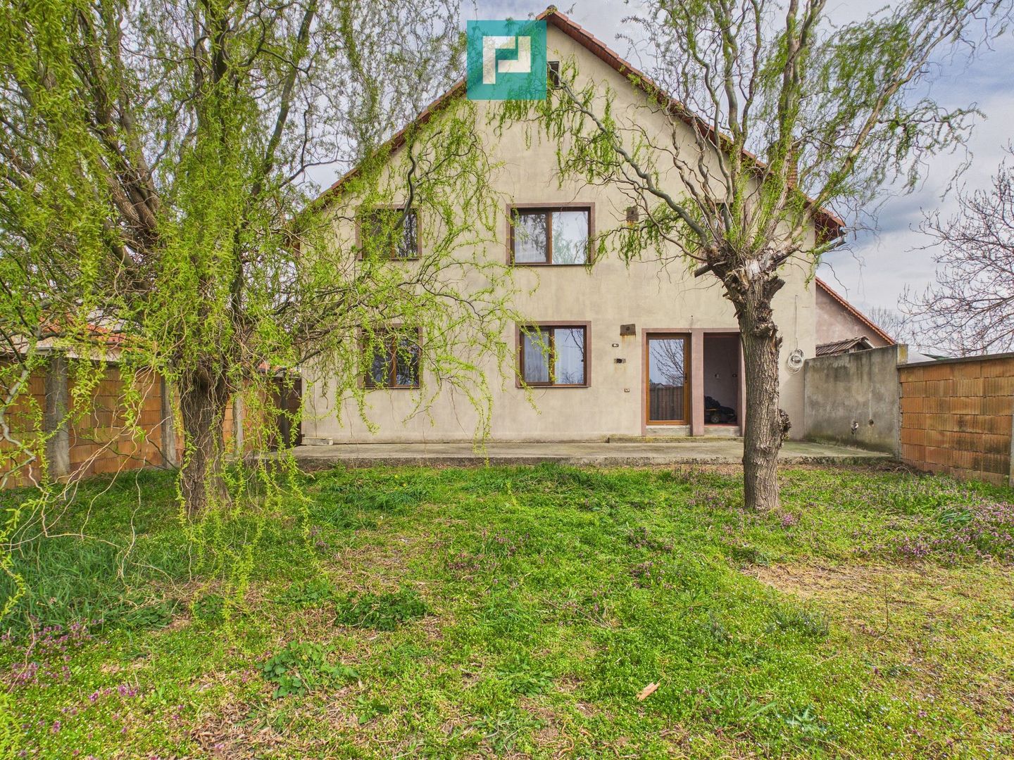 Casă spațioasă în Sântana - Poză 2