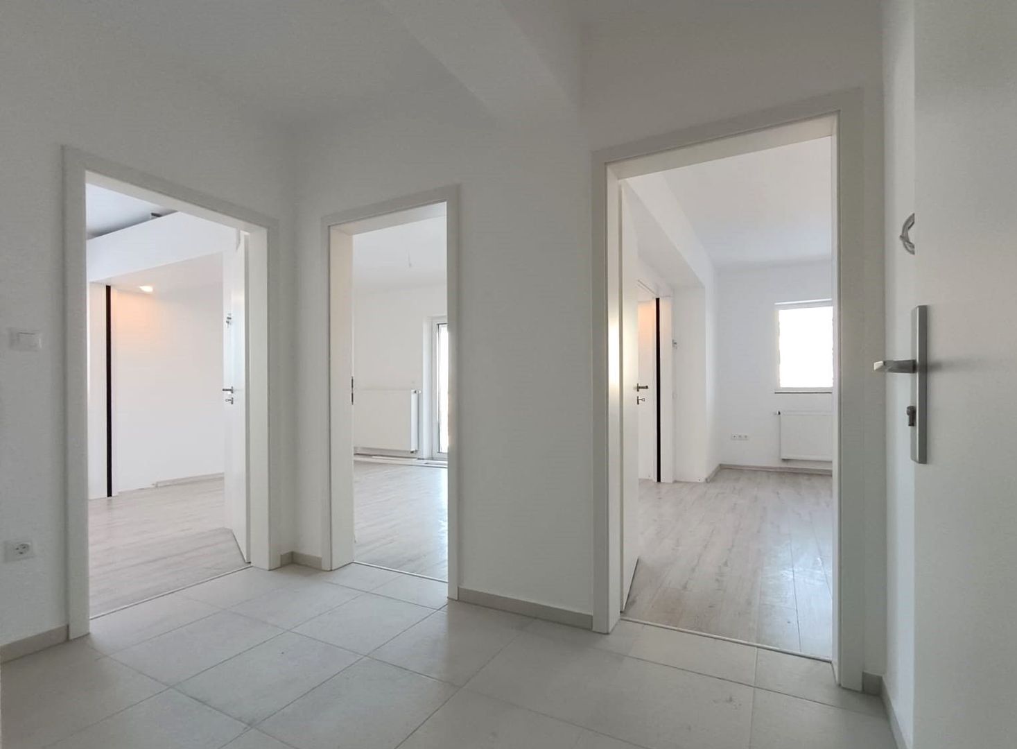 Oferim spre vanzare apartament 2 camere modern cu pereti retractabili - Poză 10