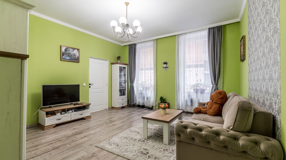 Apartament 2 camere - ultracentral - etaj intermediar - Poză 1