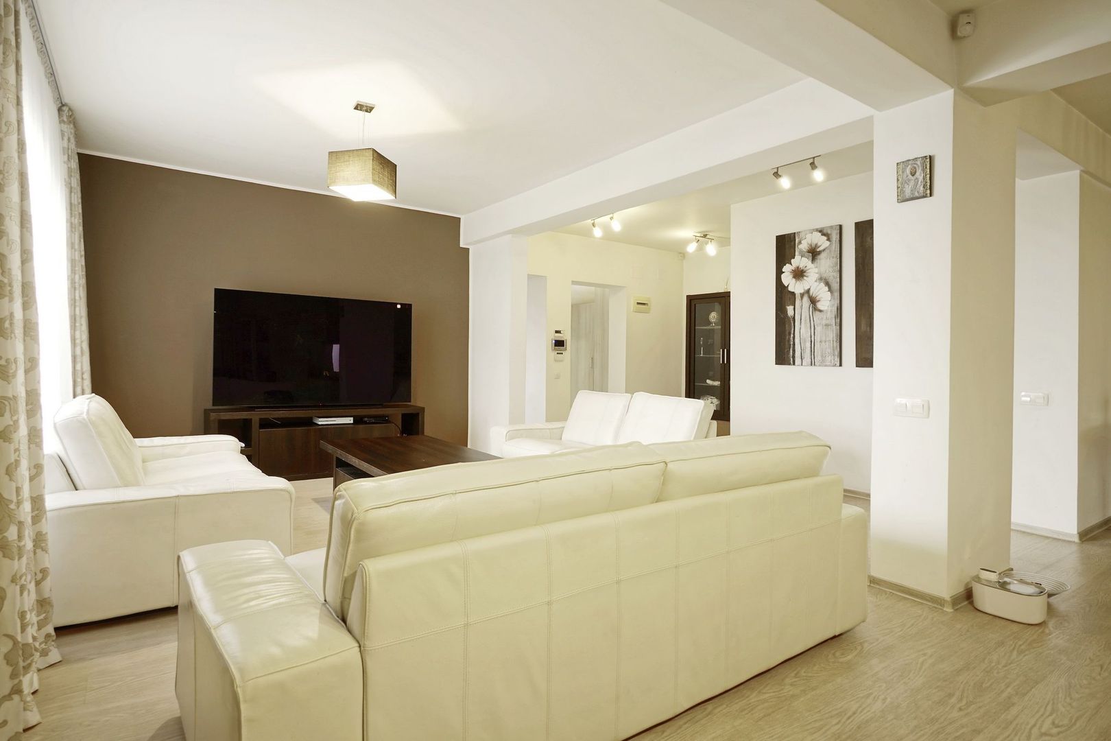 Ideal gradinita P+2, 8 cam, 6 dormt 6 bai, 3 garaje teren 650 mp, - Poză 37